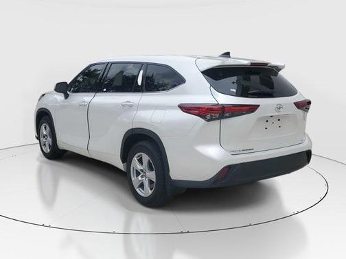 2022 Toyota Highlander LE