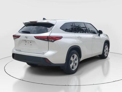 2022 Toyota Highlander LE
