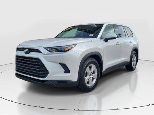 Pearl 2025 Toyota Grand Highlander LE