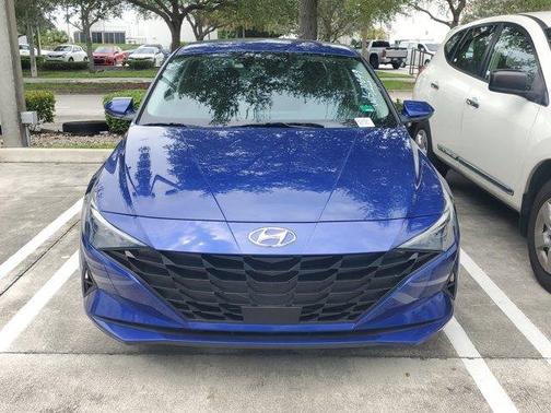 2022 Hyundai ELANTRA SEL