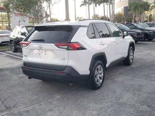 2021 Toyota RAV4 LE
