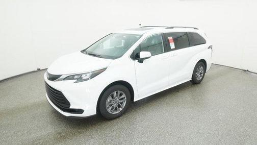 2025 Toyota Sienna LE
