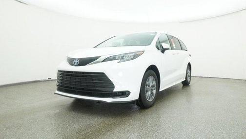 2025 Toyota Sienna LE