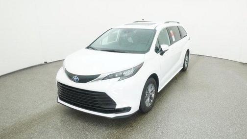 2025 Toyota Sienna LE