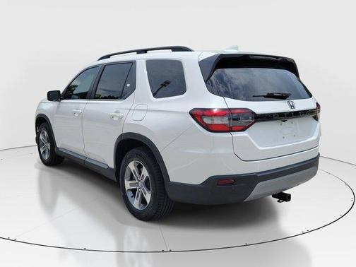 White 2023 Honda Pilot EX-L 8-Passenger