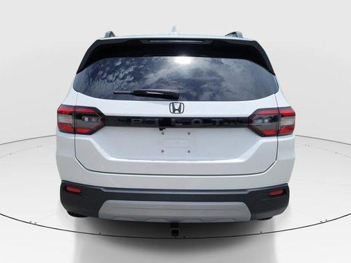 White 2023 Honda Pilot EX-L 8-Passenger