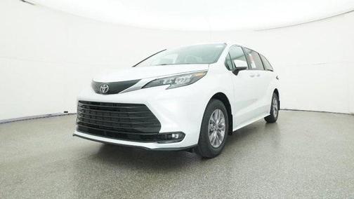 2026 Toyota Sienna XLE 8 Passenger