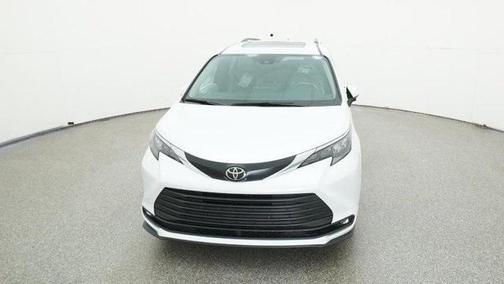 2026 Toyota Sienna XLE 8 Passenger