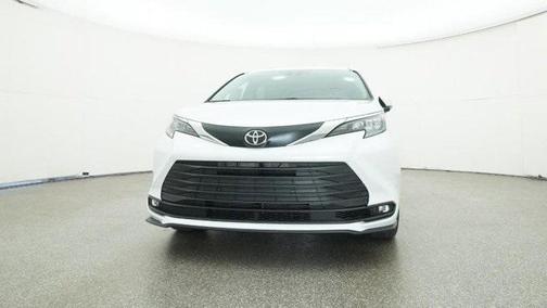 2026 Toyota Sienna XLE 8 Passenger