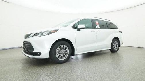 2026 Toyota Sienna XLE 8 Passenger