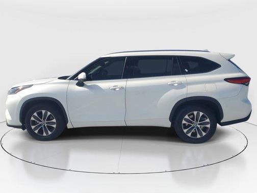 Blizzard Pearl 2021 Toyota Highlander XLE