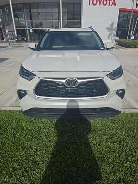 Blizzard Pearl 2021 Toyota Highlander XLE