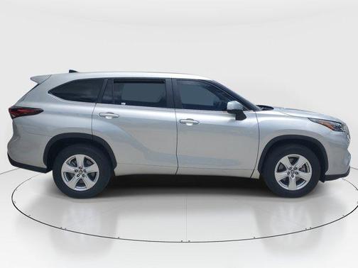 Celestial Silver Metallic 2024 Toyota Highlander LE