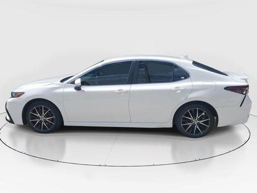 Ice 2023 Toyota Camry SE