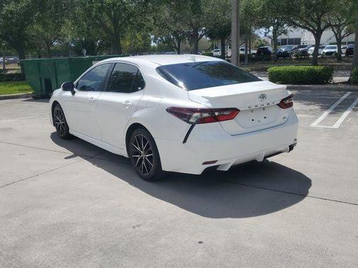 Ice 2023 Toyota Camry SE