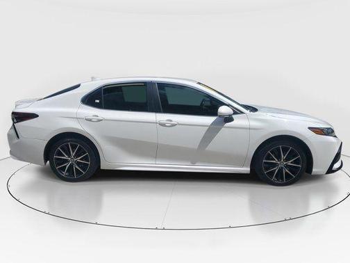 Ice 2023 Toyota Camry SE
