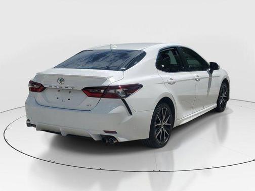 Ice 2023 Toyota Camry SE
