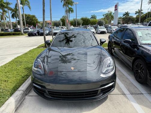 2018 Porsche Panamera 4