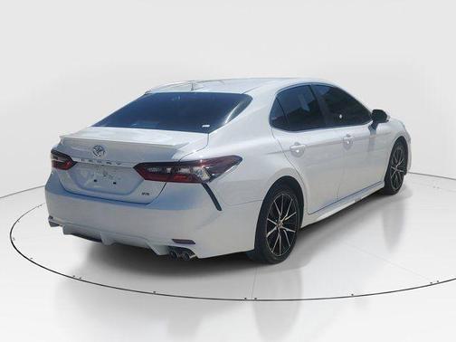 Ice 2023 Toyota Camry SE