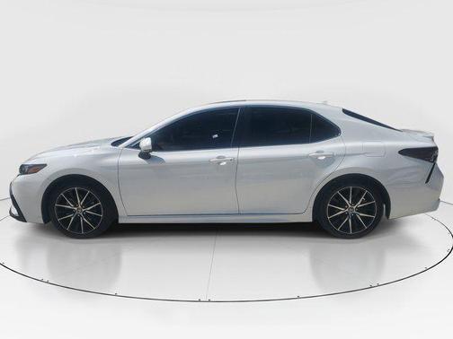 Ice 2023 Toyota Camry SE
