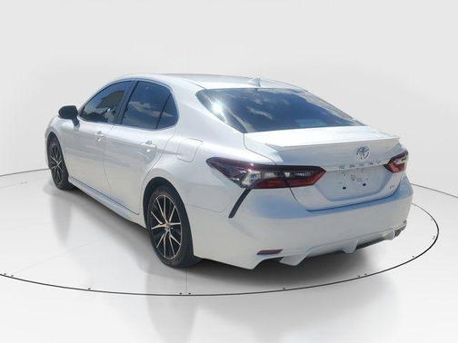 Ice 2023 Toyota Camry SE