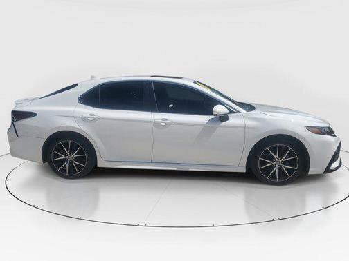 Ice 2023 Toyota Camry SE
