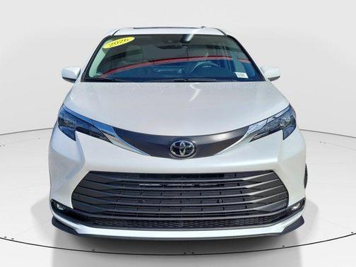 Pearl 2026 Toyota Sienna XLE
