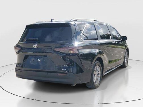 Midnight Black Metallic 2026 Toyota Sienna XLE