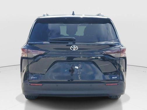 Midnight Black Metallic 2026 Toyota Sienna XLE