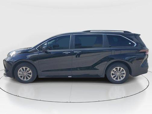 Midnight Black Metallic 2026 Toyota Sienna XLE