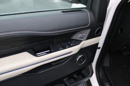 WHITE PLATINUM MET TRI-COAT 2019 Ford Expedition PLATINUM