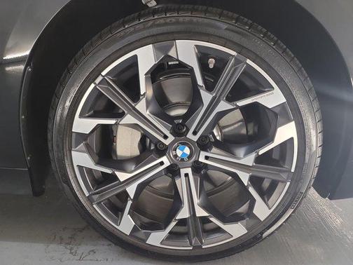 2025 BMW 330 i
