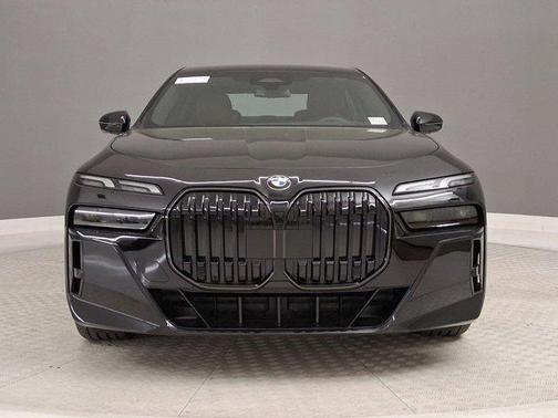 2026 BMW 740 740i