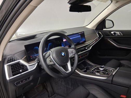 Black Sapphire Metallic 2024 BMW X7 xDrive40i