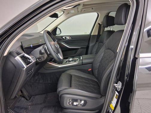 Black Sapphire Metallic 2024 BMW X7 xDrive40i