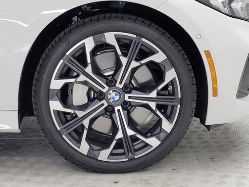 2025 BMW 330 i