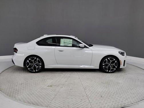 2025 BMW 230 i