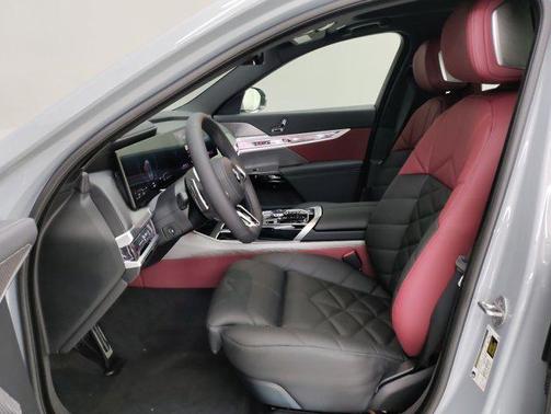 2026 BMW 740 i