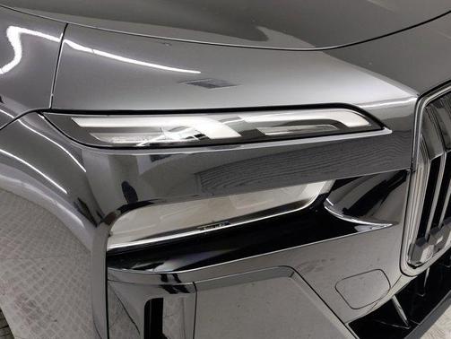 2025 BMW 740 i