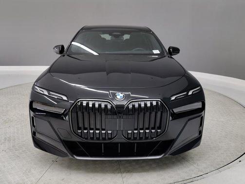 2025 BMW 740 i