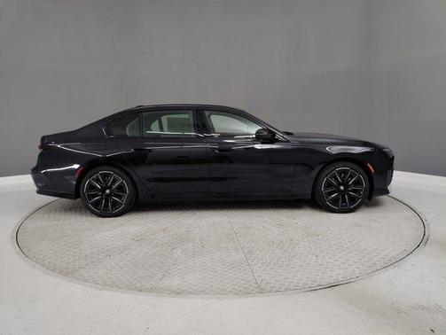 2025 BMW 740 i