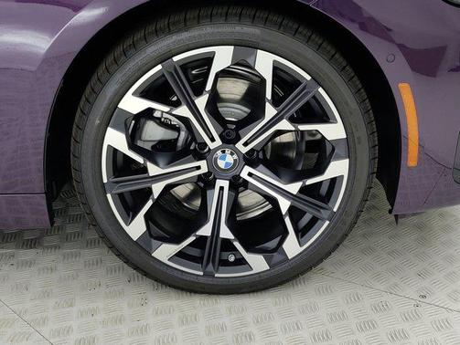 2025 BMW 230 i