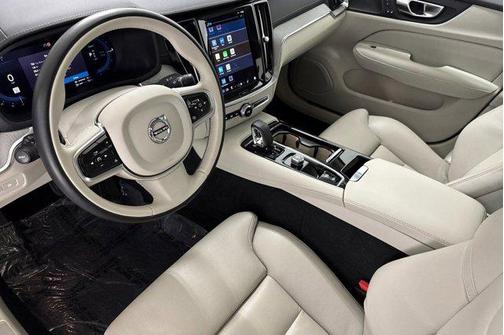 2024 Volvo S60 Recharge Plug-In Hybrid T8 Ultimate Dark Theme