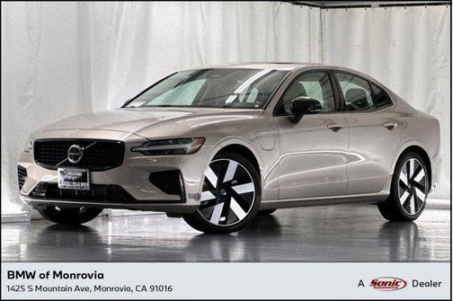 2024 Volvo S60 Recharge Plug-In Hybrid T8 Ultimate Dark Theme