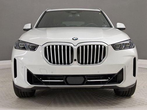 Mineral White Metallic 2026 BMW X5 xDrive40i
