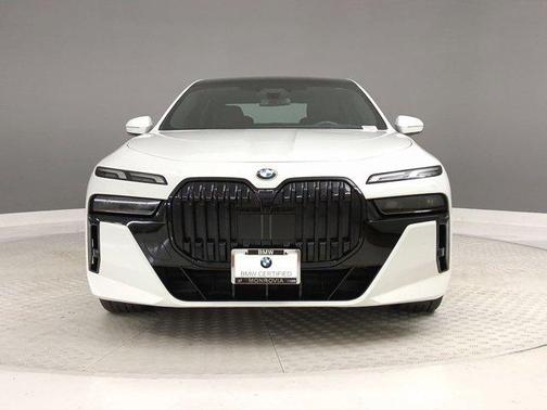2023 BMW 740 i