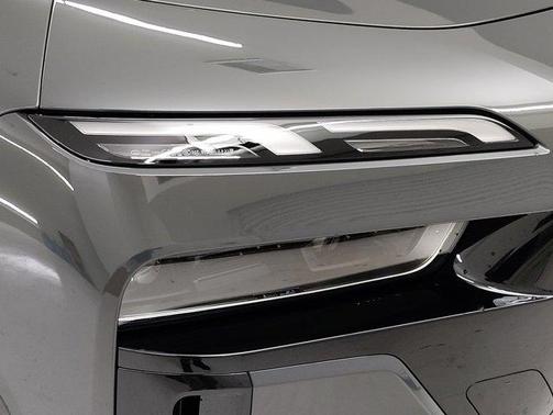 2025 BMW 740 i