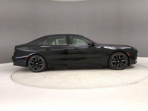 2026 BMW 740 740i