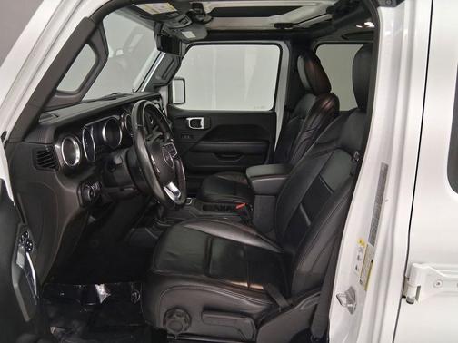 Bright White Clearcoat 2019 Jeep Wrangler Unlimited Sahara