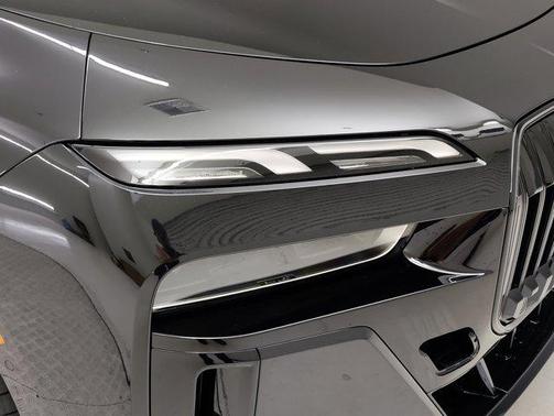 2025 BMW 740 i